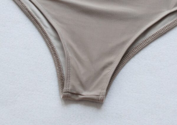Raven's Wing Ruched Sleeve Swimsuit - Image 18